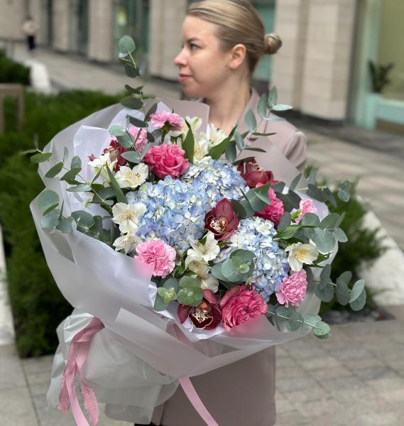 Шикарное ассорти из гортензий и орхидей 176