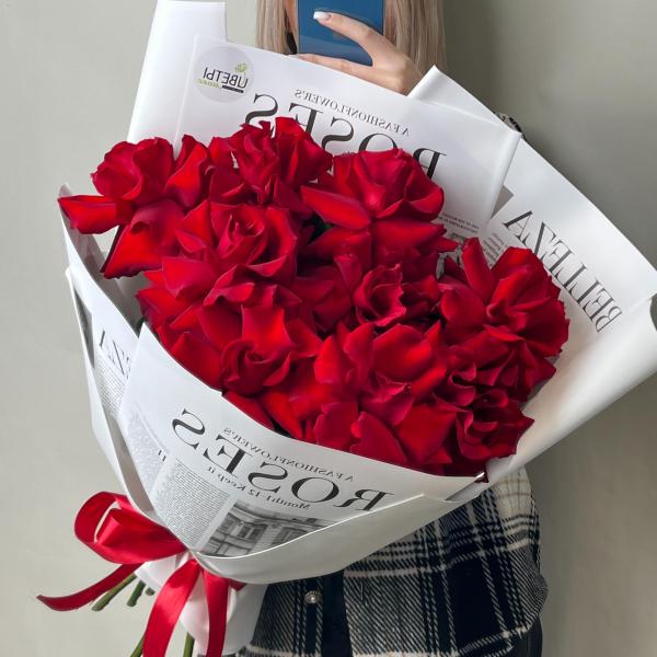 9 кружевных роз в стильной упаковке