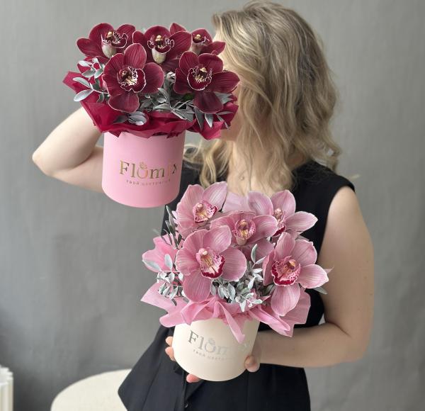 Шляпка с орхидеями 