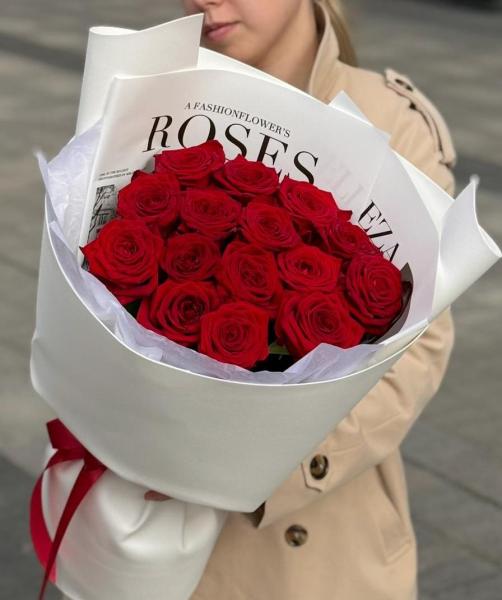 15 красных местных роз 093