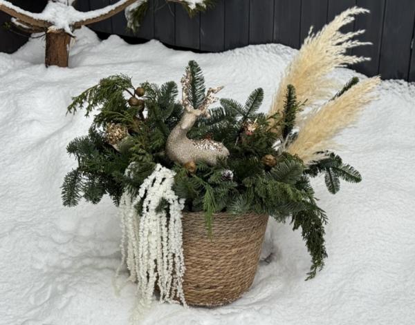 Корзина с оленем 