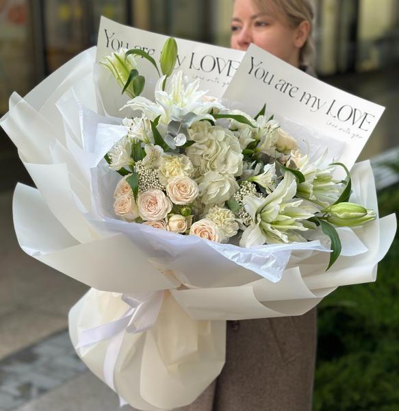 Белоснежное ассорти с лилией 197