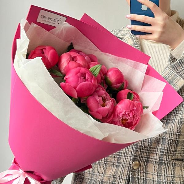 Коралловые пионы