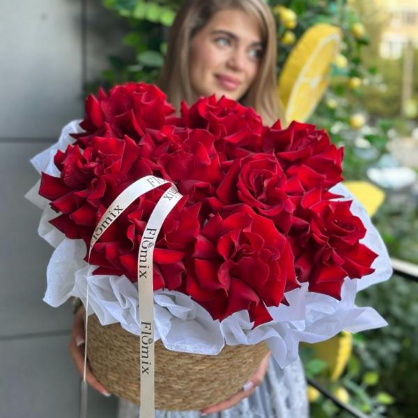 Корзина с кружевными розами 9 штук