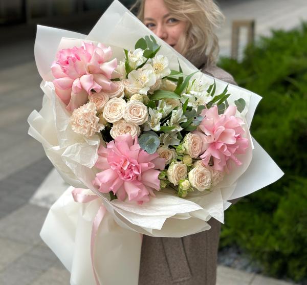 Сборный ассорти букет 073