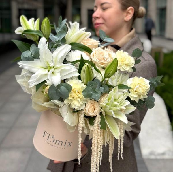 Шляпная композиция с Лилией 139