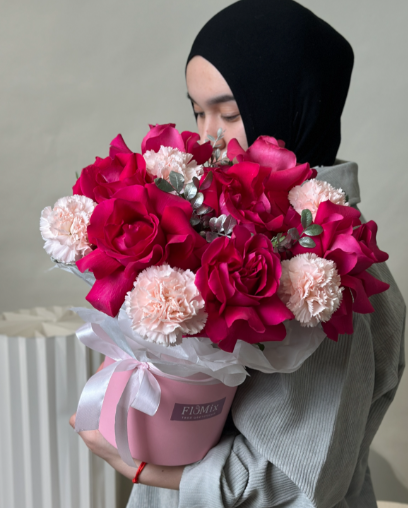 Шляпка с импортными розами 