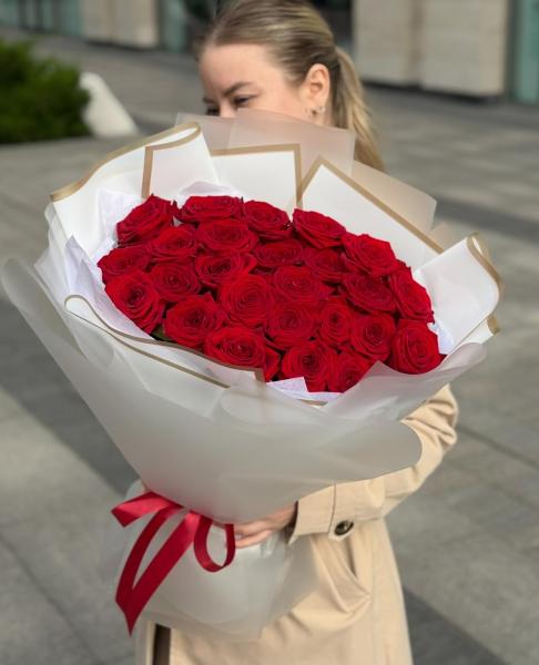 25 красных местных роз 092