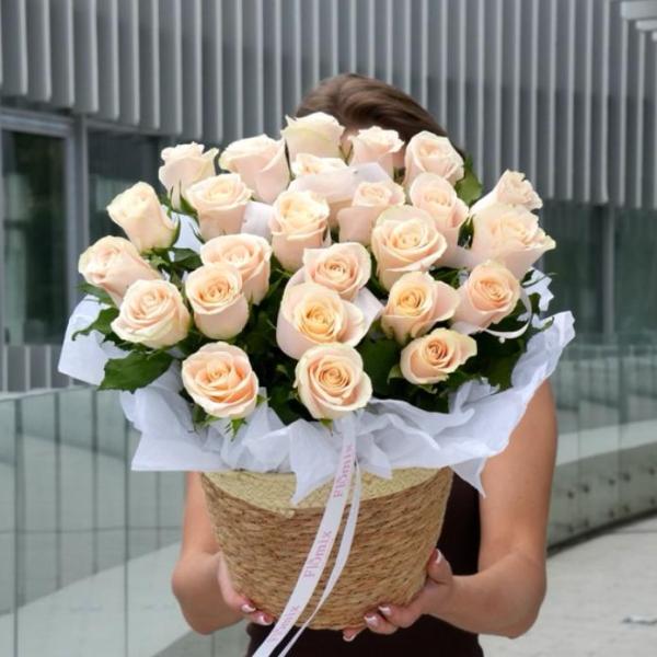 Корзина с кенией 25 шт кремовые