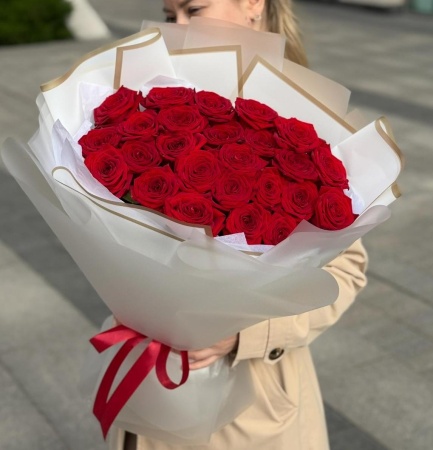 25 красных местных роз 092