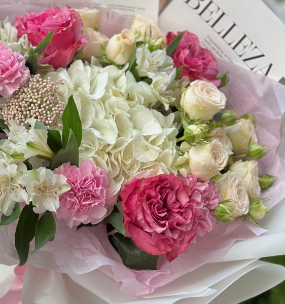 Нежный ассорти букет с кантри блюз 036