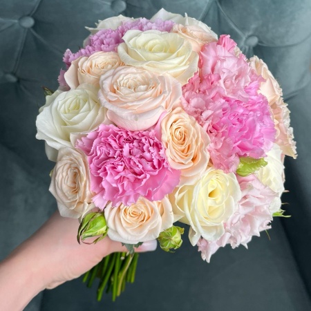 Букет невесты в кремово-розовой гамме