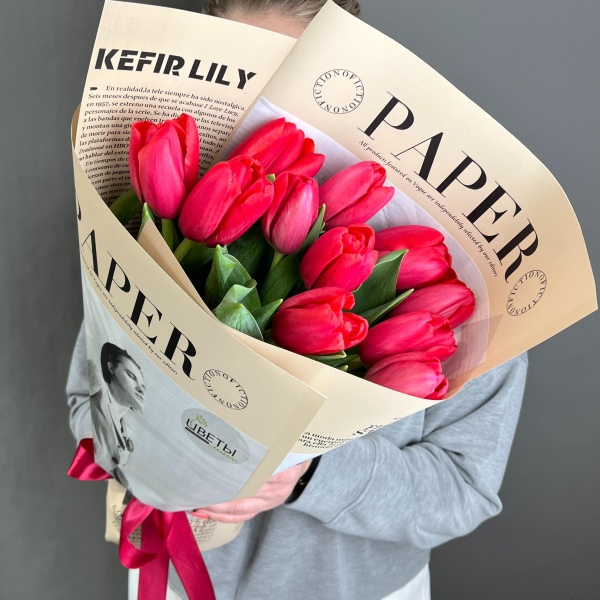 11 красных тюльпанов Стиль