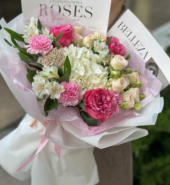 Нежный ассорти букет с кантри блюз 036