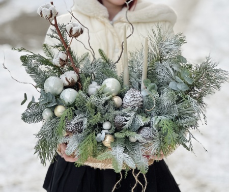 Зимняя композиция со свечами 236