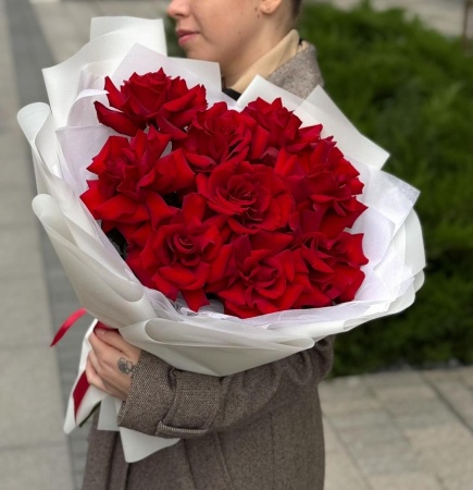 9 красных кружевных роз 133