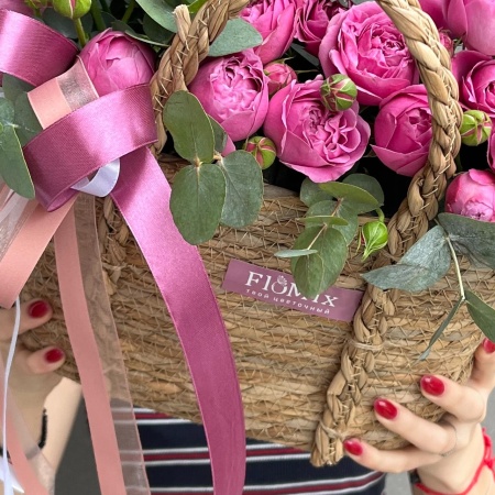 Корзинка "Пионовидные розы" 242