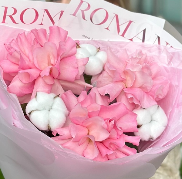 Ажурные розы с хлопком