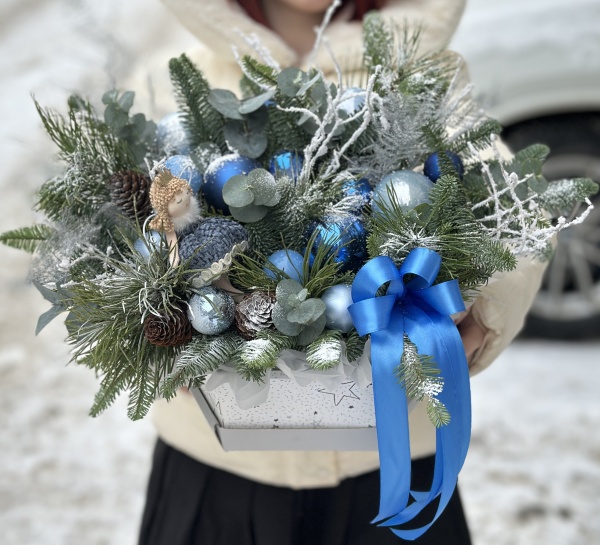 Новогодняя шайба с куколкой 237 