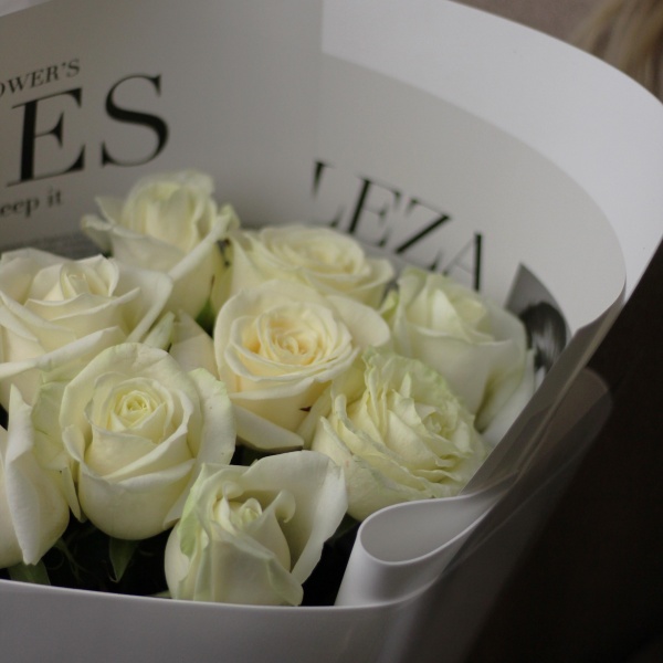 11 белых роз "Я хочу чтобы ты улыбалась"