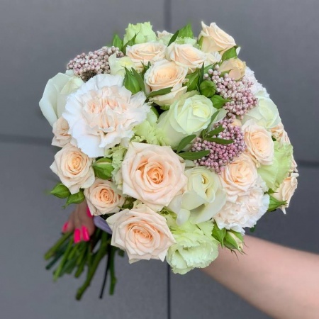 Букет невесты в кремовой гамме