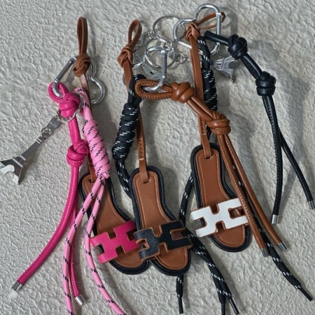 Брелок для сумки трендовый 