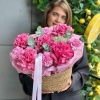 Композиция дуо гвоздика и импортными розы розовая 