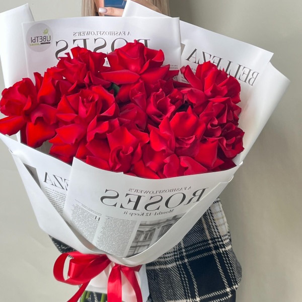 9 кружевных роз в стильной упаковке