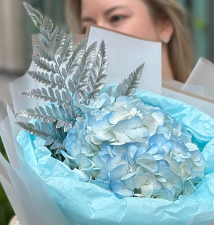 Голубая гортензия с папоротником 026