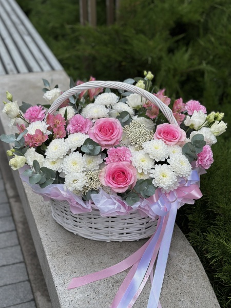 Пышная корзина ассорти 086