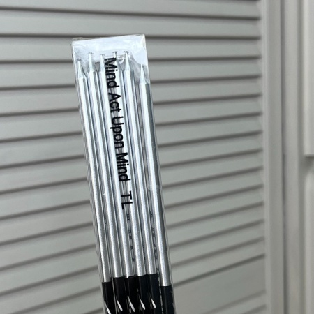 Длинные серебристые свечи 