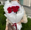 5 красных местных роз 051