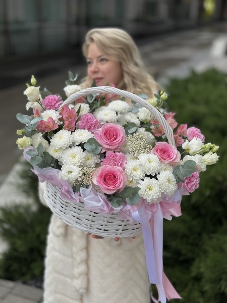 Пышная корзина ассорти 086