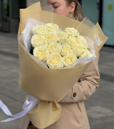 15 белых роз 093