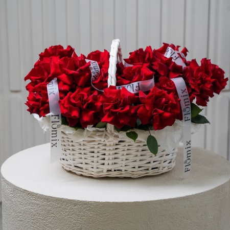Корзина кружевных роз 063