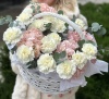 Корзина с гортензиями и диантусами M 060