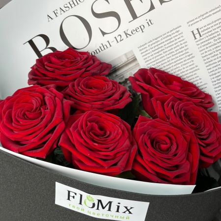 Розы в темном оформлении 109