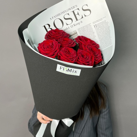 Розы в темном оформлении 109