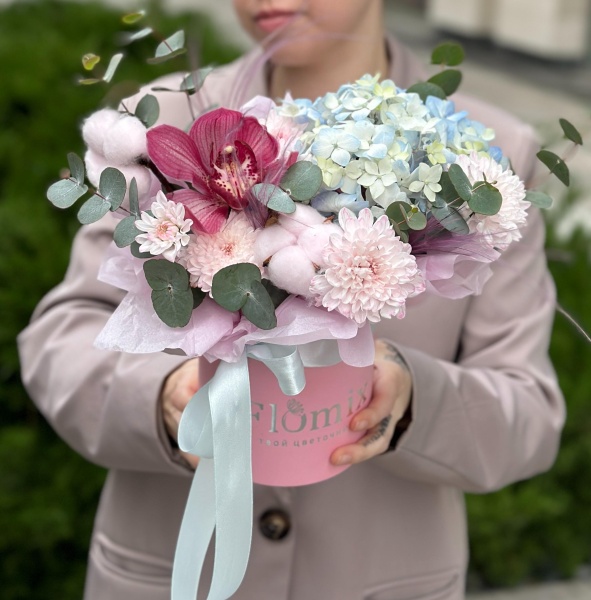 Шляпная композиция с орхидеей 173