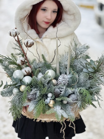 Зимняя композиция со свечами 236