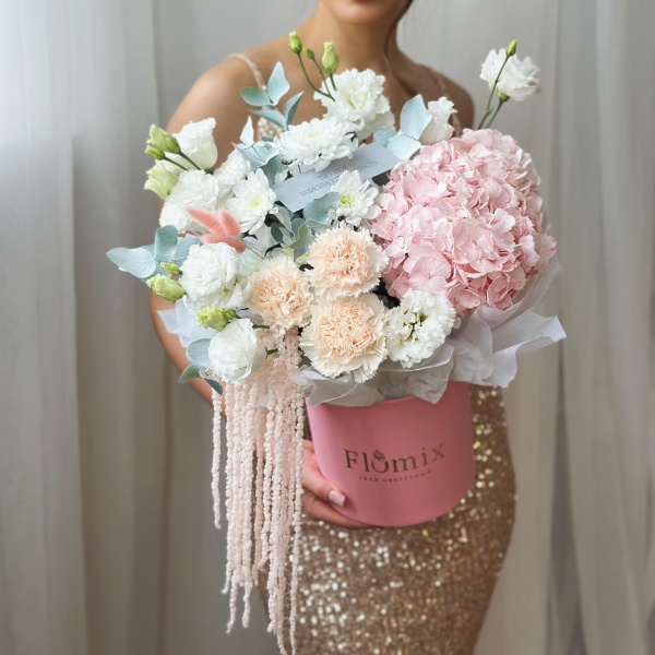 Шляпная композиция в нежных оттенках 245