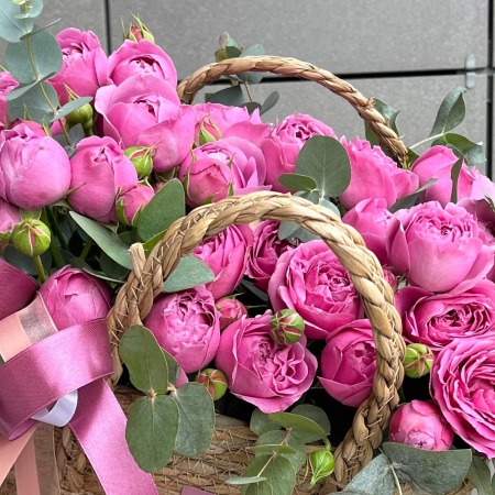 Корзинка "Пионовидные розы" 242