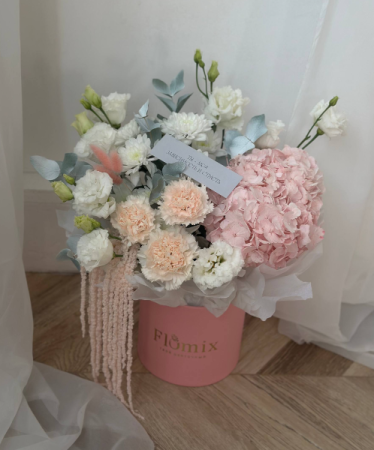 Шляпная композиция в нежных оттенках 245