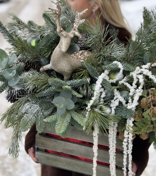 Новогодняя композиция с оленем 241