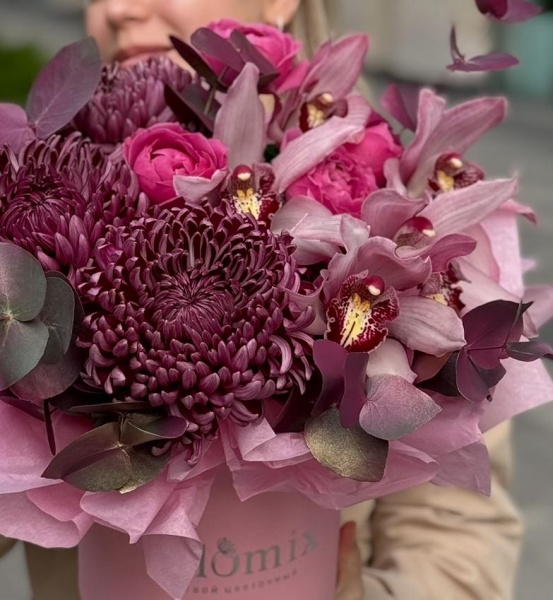 Шляпка с орхидеями и хризантемой 189