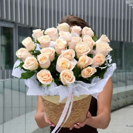 Корзина с кенией 25 шт кремовые