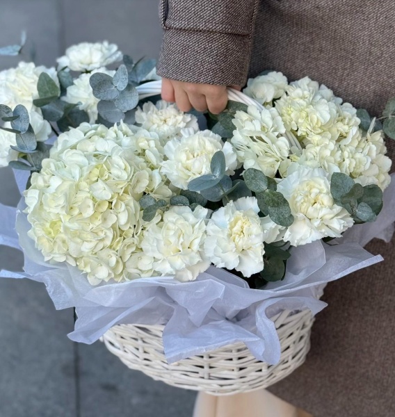 Корзина с гортензиями 061